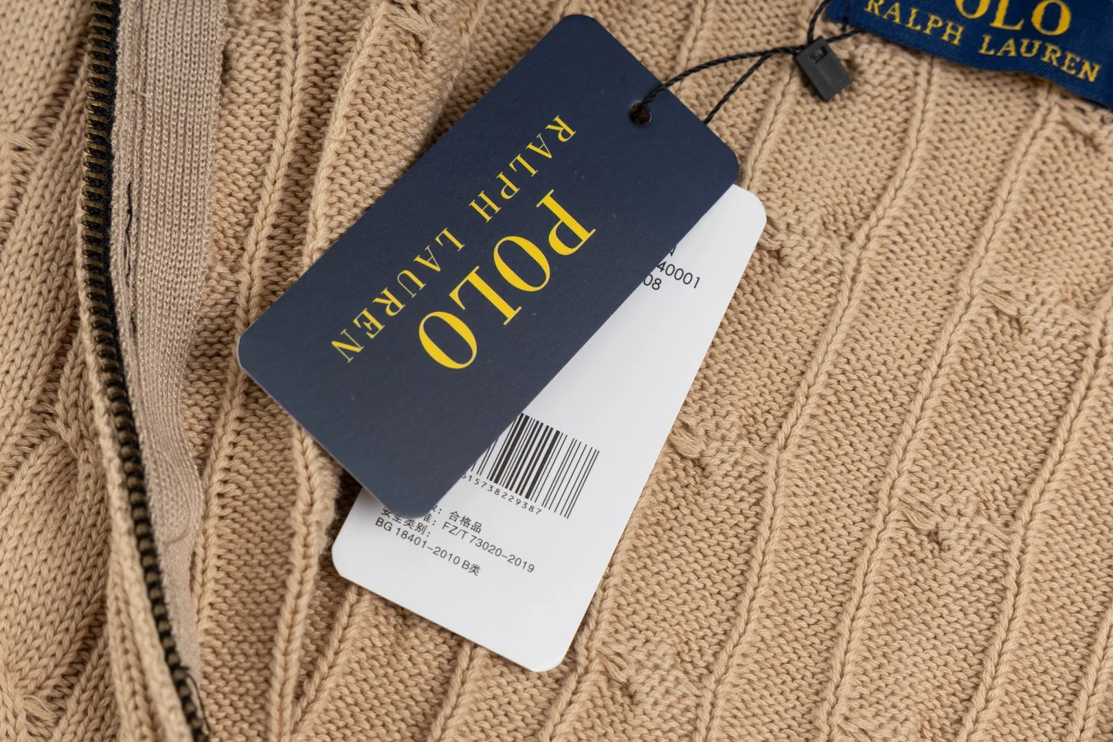 P260 #R98 RALPH LAUREN Ralph Lauren nine-color classic small label embroidery logo full zipper knitted cable cardigan sweater, high-density LOGO embroidery on the chest, original customization of tag accessories. Made of pure cotton yarn, pure cotton is skin-friendly and comfortable, small label war horse embroidered twist zipper cardigan sweater 🐎 high quality, follow the blogger to learn how to wear it! Let’s buy a Ralph Lauren cable sweater. It’s a super hard-to-find series after it became popular. It’s hard to find one on the official website. It’s simple and practical to wear, with a lazy and loose feel. The thickened fabric has more texture, feels soft and delicate, and has a loose fit. Whether worn alone or layered, you can wear different styles of fashion with just one piece!   Size：XS S M L
